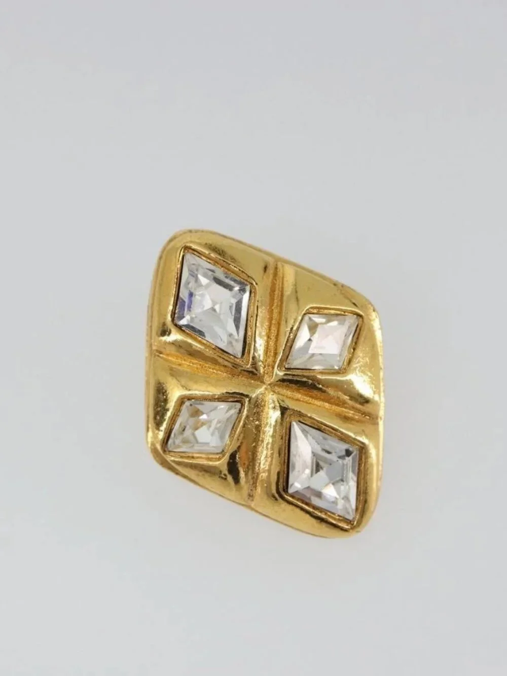 CHANEL Earring Metal Gold Tone CC Auth bs35890